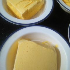 A picture of Mango ice cream.