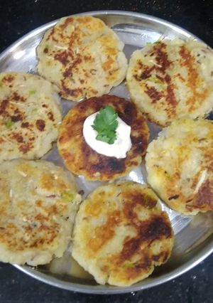 उपवासाचे कटलेट (upwasache cutlets recipe in marathi) रेसिपी चे मुख्य फोटो 