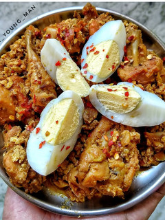 A picture of Chicken mughlai.