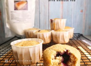 Gambar Vanilla Cupcake dengan Jem Roselle (Tanpa Gluten dan Vegan)