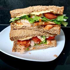 A picture of My Smoked Chicken & Smoked Cheese Sandwich 🤩.
