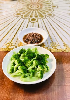 Hình của món Bông cải xanh + Thịt kho tiêu.