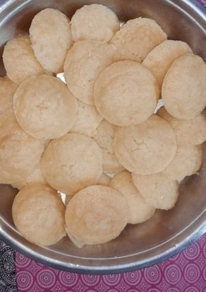 A picture of Rava idli.