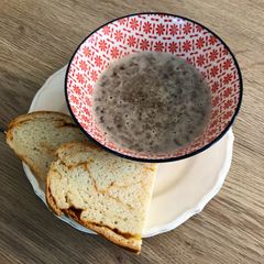 A picture of Mushroom Soup.