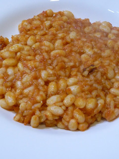 Una foto de Arroz con alubias blancas
