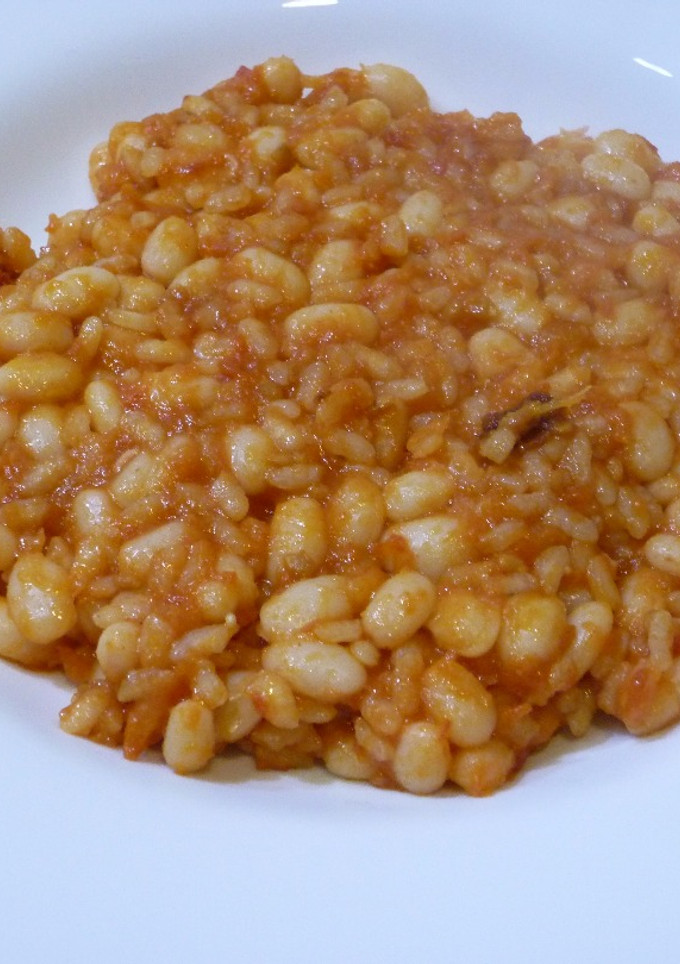 Una foto de Arroz con alubias blancas