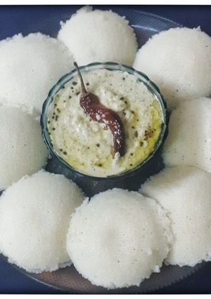 रवा इडली रेसिपी (rava idli recipe in marathi) रेसिपी चे मुख्य फोटो