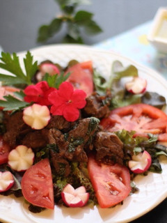 Una foto de Keto-Ensalada Templada de Ternera marinada con Soja