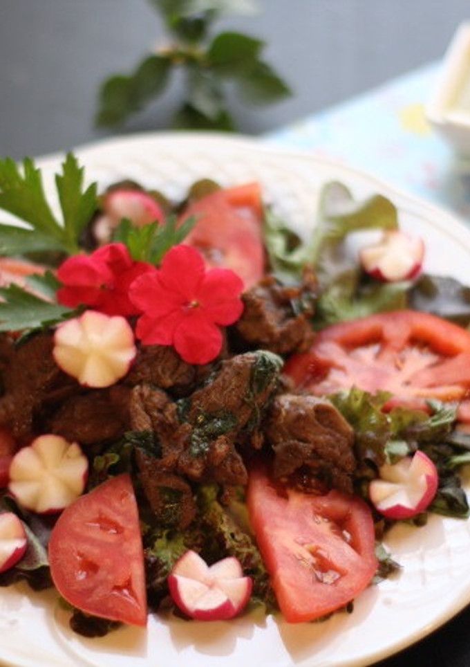 Una foto de Keto-Ensalada Templada de Ternera marinada con Soja