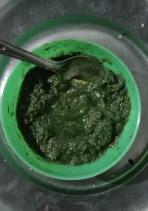 A picture of Green coriander chutney.