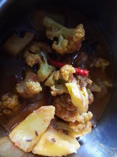 আলু ফুলকপির ডালনা (aloo fulkopir dalna recipe in Bengali) রেসিপির প্রধান ছবি