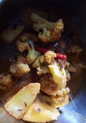 আলু ফুলকপির ডালনা (aloo fulkopir dalna recipe in Bengali) রেসিপির প্রধান ছবি