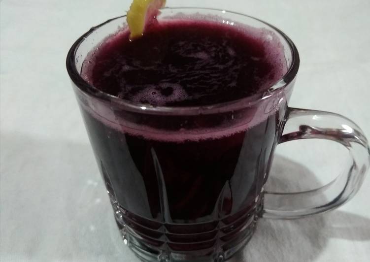 Black grapes juice