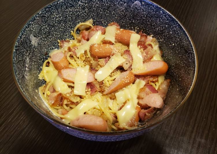 洋蔥煙肉芝士腸意粉
