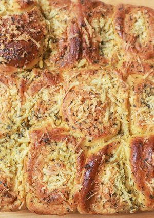Foto resep Roti bawang putih keju yang manis, lembut, cheesy dan milky ala rumahan