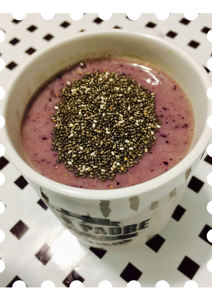 Una foto de Batido Frutos rojos, plátano y ciruela