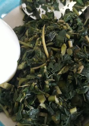 A picture of Boiled egg with vegetable.