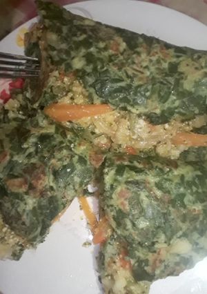 Una foto de Ommelett de acelga relleno de verduras!