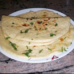 A picture of Garlic naan.