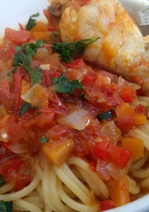 Una foto de Salsa de pollo (con puré de tomate casero, tomate natural)