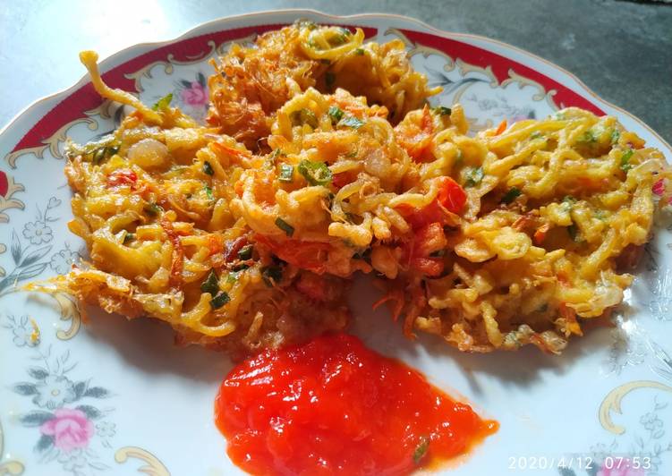 Langkah Mudah untuk Membuat Bakwan mie telur sayur #CABEKU #Telur3in1 yang Bisa Manjain Lidah