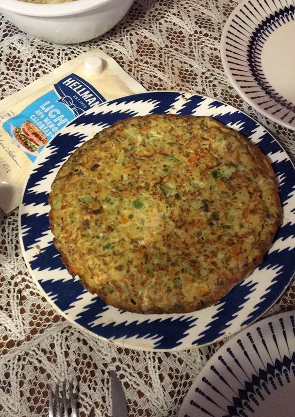 Una foto de Tortilla de papa, zucchini y zanahoria