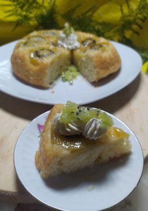 Una foto de Torta Invertida De Kiwi En Sartén