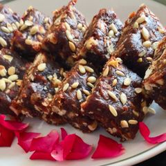 A picture of Dates & Nuts Energy Bar :::.
