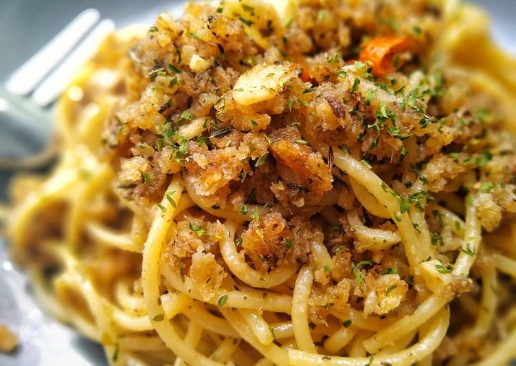 Spaghetti With Anchovies &amp; Breadcrumbs