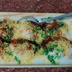 A picture of Dahi Wada.