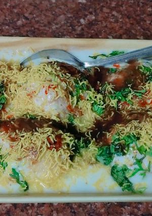 A picture of Dahi Wada.