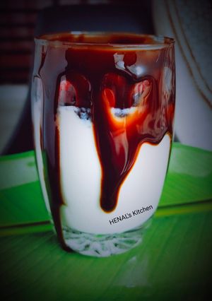 બટરમિલ્ક પન્ના કોટા (ચોકલેટ ફ્લેવર) (Chocolate Flavored Buttermilk Panna Kota Recipe In Gujarati) રેસીપી મુખ્ય ફોટો