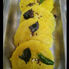 A picture of Idli dhokla.