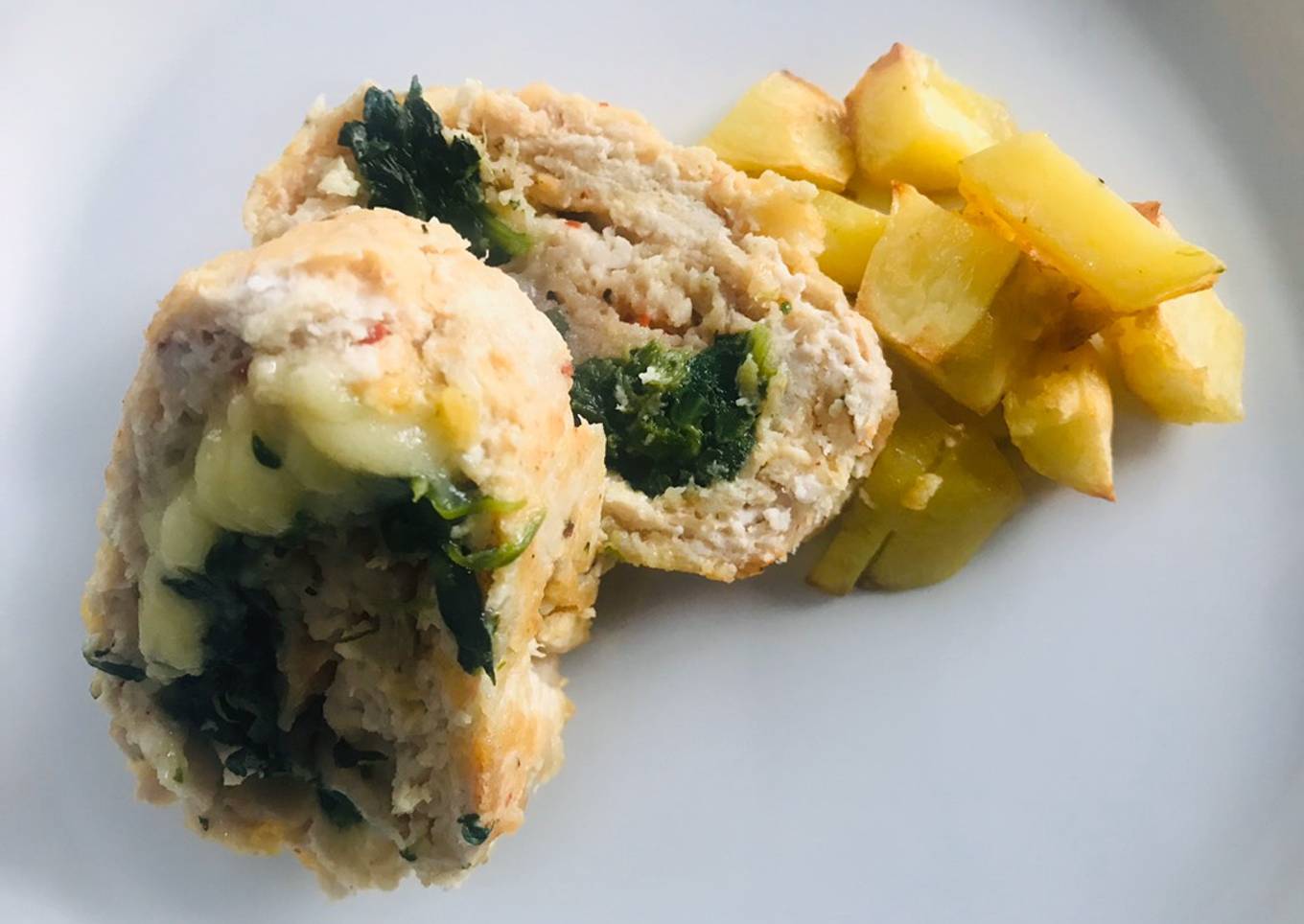 Polpettone ripieno con spinaci crudo e formaggio filante