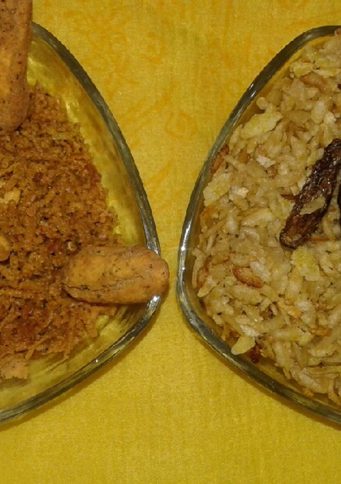 A picture of Poha fry with Gram flour bhujiya.