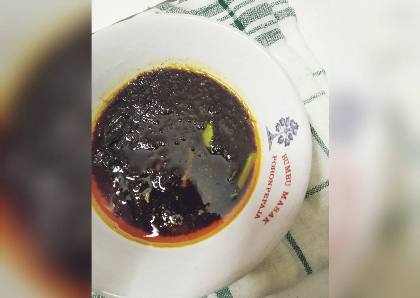 Bumbu hitam khas Madura (untuk goreng bebek, ayam)