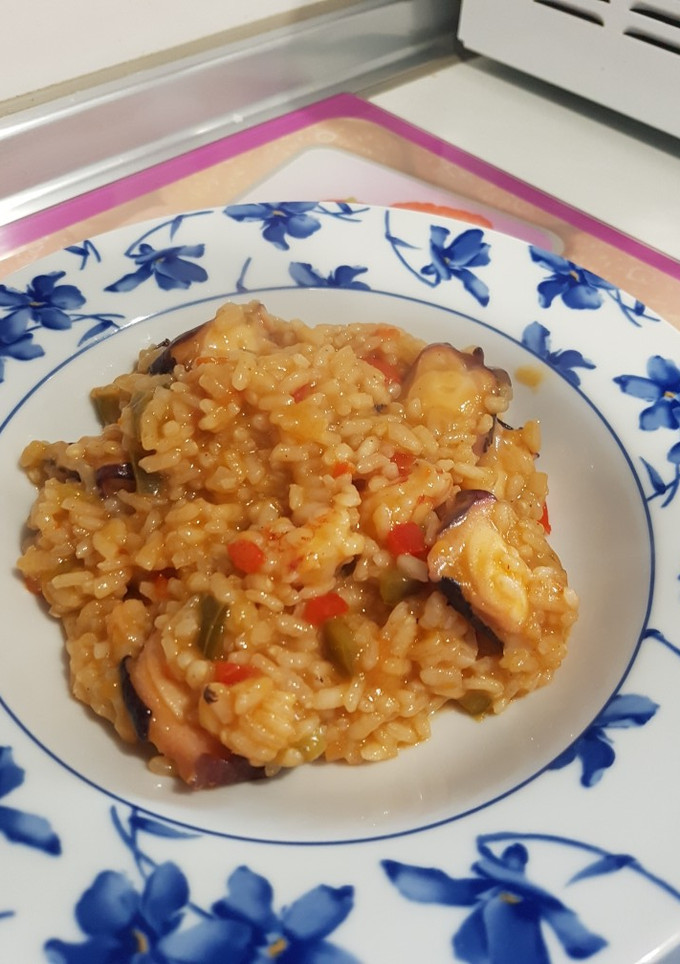 Una foto de Arroz meloso con pulpo y gambón