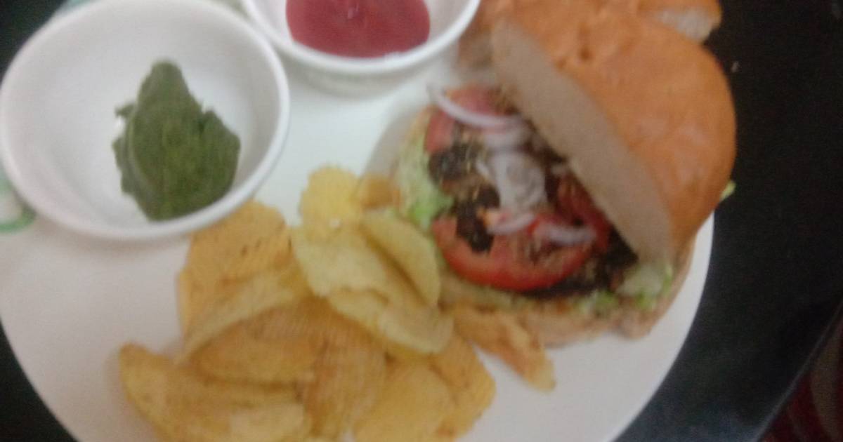 Mint veg Burger in Rajma patty Recipe by Daxa Parmar Cookpad