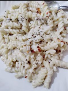 व्हाइट सॉस पास्ता (white sauce pasta recipe in Hindi) रेसिपी मुख्य फोटो