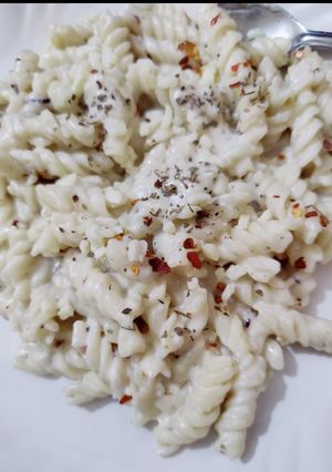 व्हाइट सॉस पास्ता (white sauce pasta recipe in Hindi) रेसिपी मुख्य फोटो