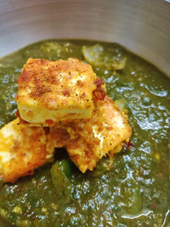 A picture of Paneer tikka masala in paalak gravy.