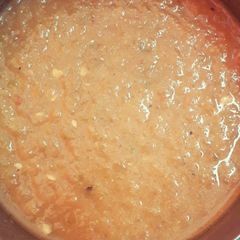 A picture of Onion tomato chutney.