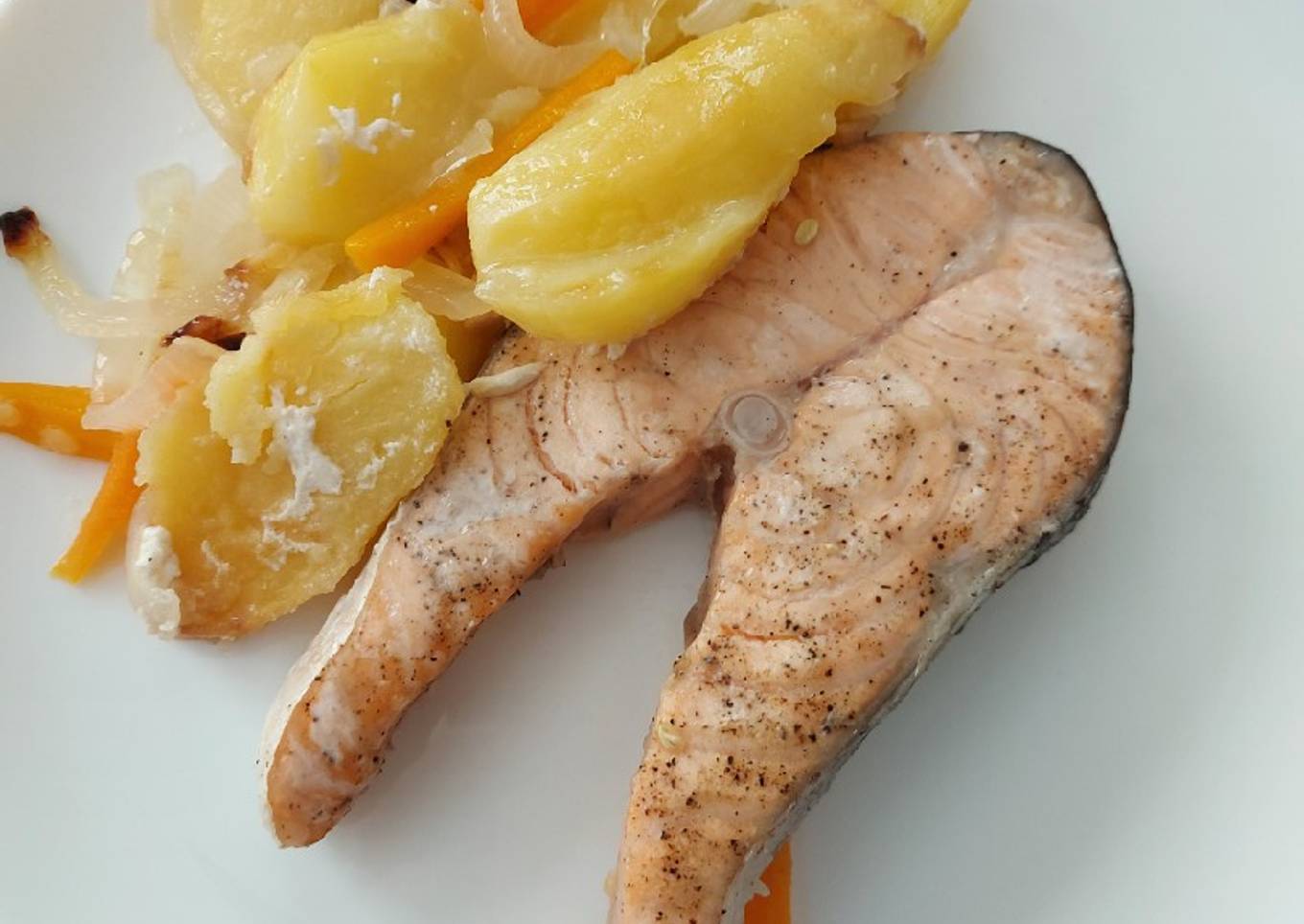 Salmón al horno con verduras