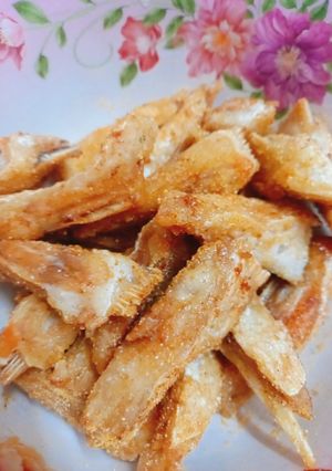 Hình của món Vây cá hồi rang muối.
