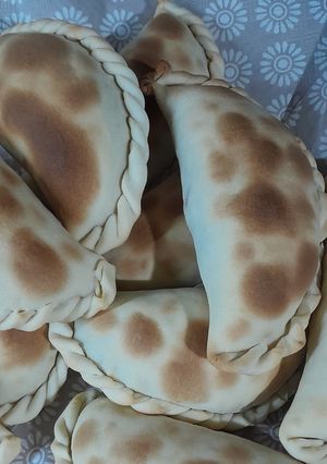 Una foto de 🍄‍🟫🥟 Empanadas de pollo, crema y champiñones