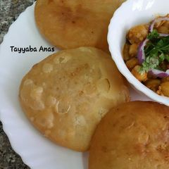 A picture of Daal kachori.