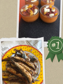 Una foto de Boquerones fritos con salmorejo cordobés