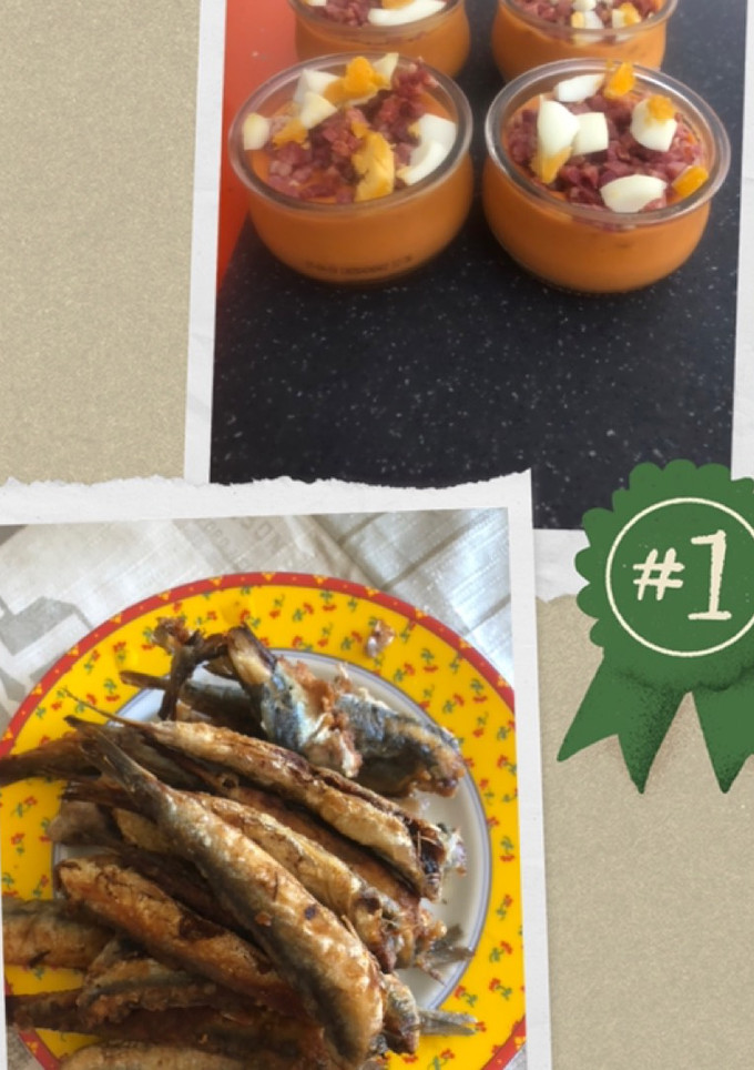 Una foto de Boquerones fritos con salmorejo cordobés