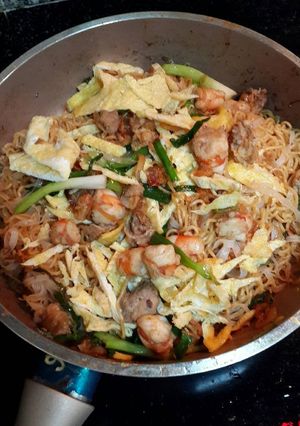 Hình của món Mì xào thập cẩm.