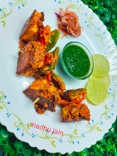 रेस्टोरेंट स्टाइल पनीर टिक्का (Style paneer tikka recipe in Hindi) रेसिपी मुख्य फोटो
